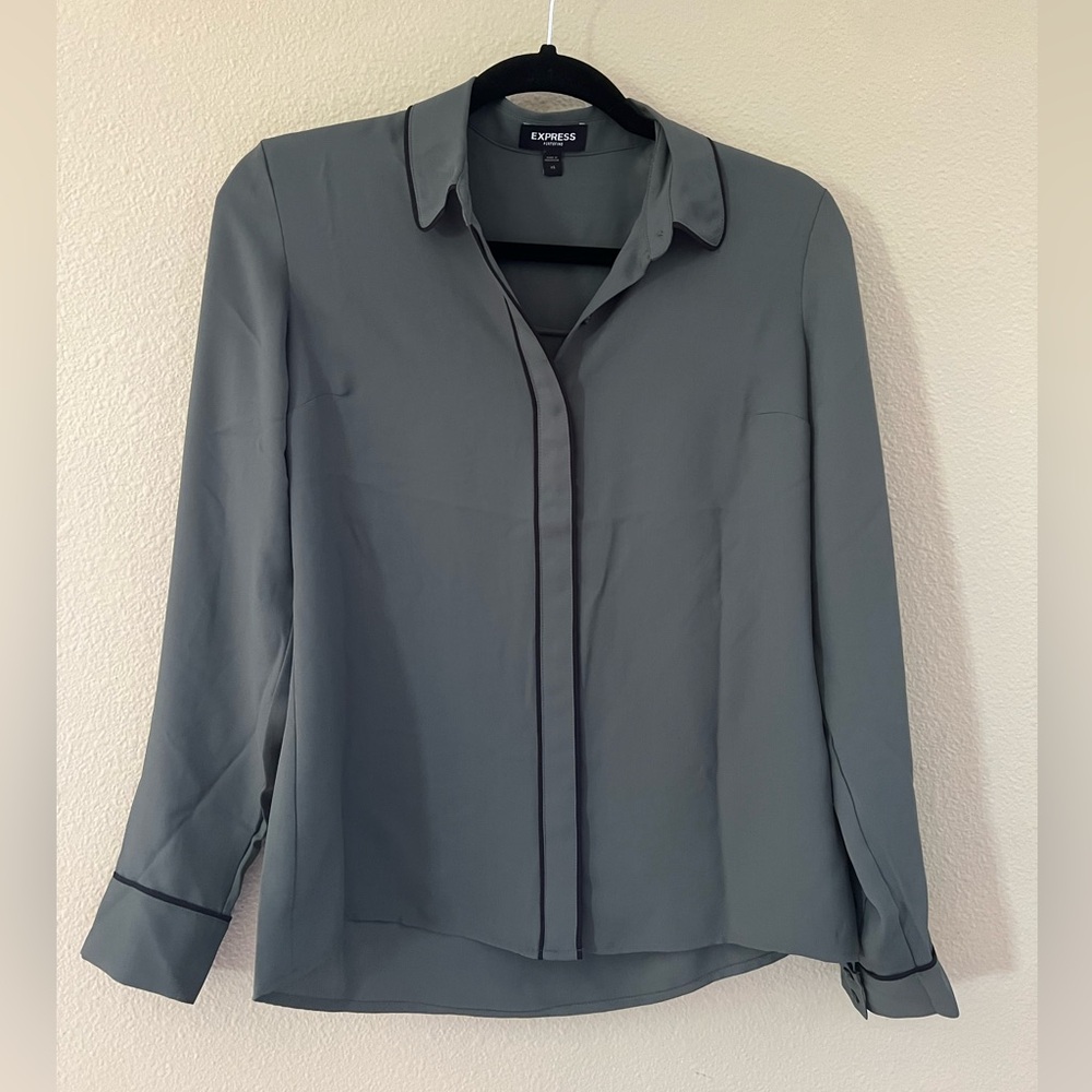 NWOT Express Green Portofino Blouse with Black Lining